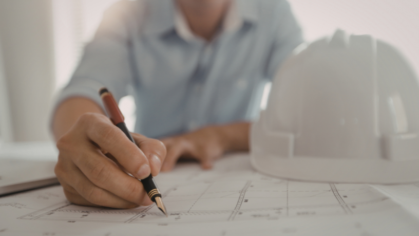 A partir da visão de Paulo Roberto Gomes Fernandes, entenda de que forma a queda nos investimentos redefine práticas, riscos e decisões na engenharia de projetos brasileira.