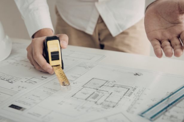 Paulo Roberto Gomes Fernandes analisa como a retração dos investimentos afeta a engenharia de projetos no Brasil e gera impactos estruturais de longo prazo.