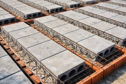 No artigo sobre industrialização da construção, Valderci Malagosini Machado analisa os impactos econômicos dos painéis treliçados e como essa tecnologia otimiza custos, prazos e produtividade nas obras.